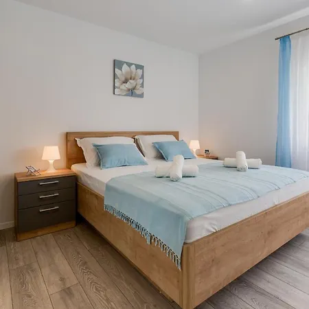Apartman Angel דירה זאדאר