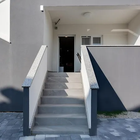 Apartman Angel דירה *