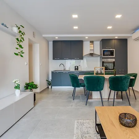 Apartman Angel דירה זאדאר